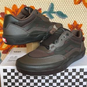 Vans Wayvee
(Justin Henry) Coffebean
VN0A5JIA8AC
Men’s sneakers - athletic shoes